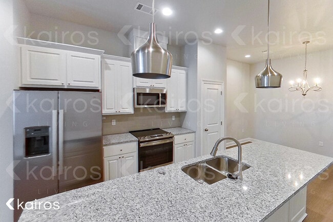 Building Photo - 4808 W Dacha Ln