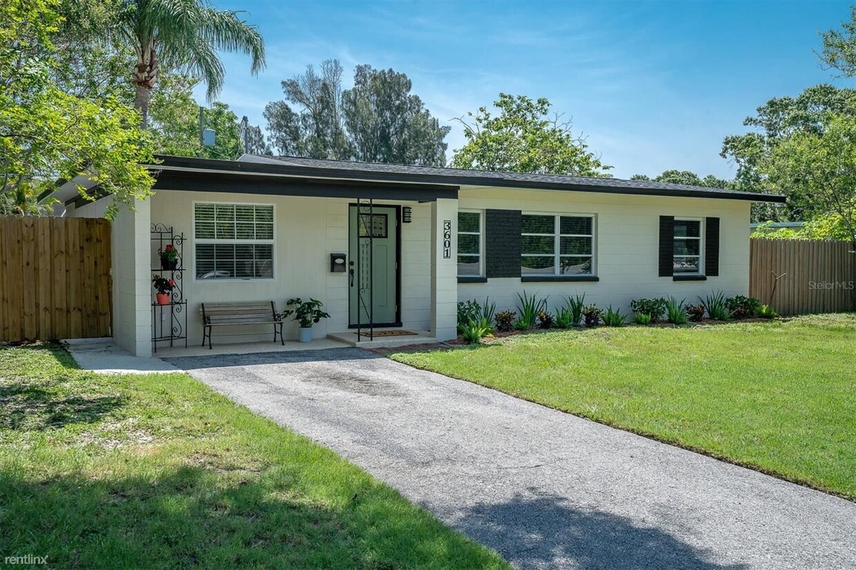 Foto principal - 3 br, 1 bath House - 3601 R 64th Street N