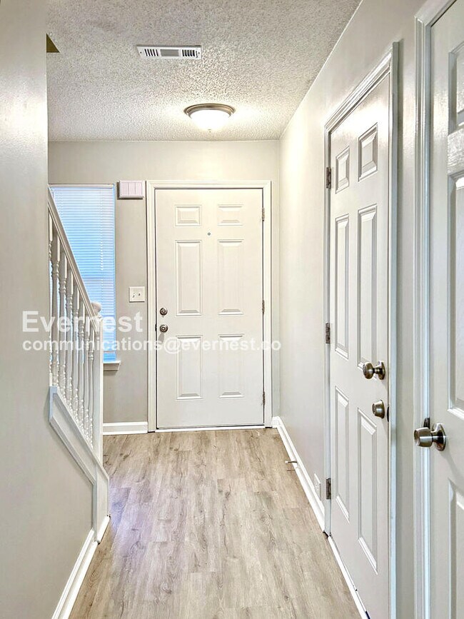Foto del edificio - 5419 Bluegrass Dr