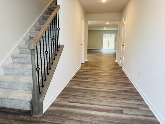 Building Photo - Move In Ready 5BR/2.5BA Home located near UNCC!