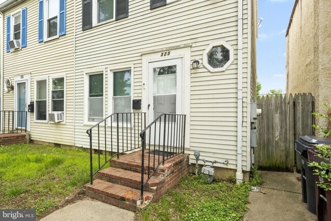 Photo - 325 E 13th St Townhome
