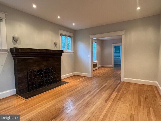 Foto del edificio - 3711 Warren St NW