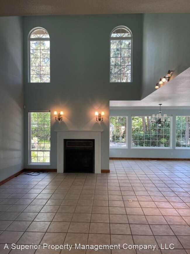 Foto del edificio - 3 br, 3 bath House - 19773 Clarion Ave