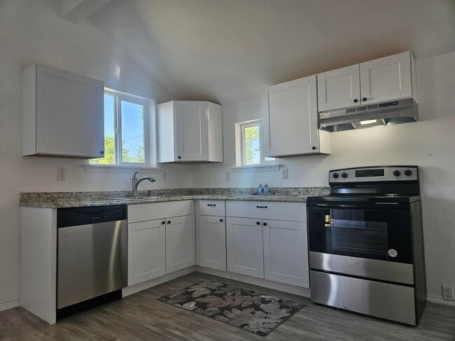 Building Photo - 703
