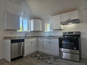 Building Photo - 703 Duryea St