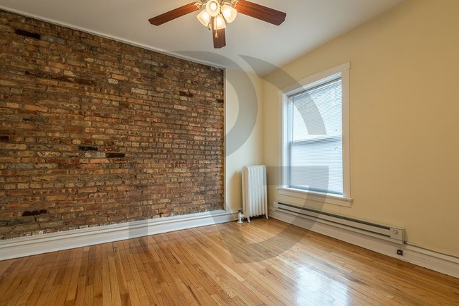 Building Photo - 947 W Cornelia Ave