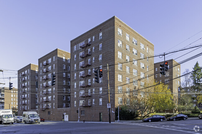 Building Photo - Valentine Manor