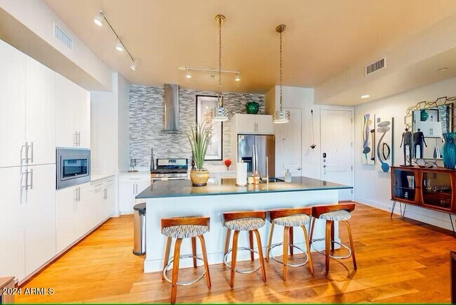 Foto del edificio - 3131 N Central Ave