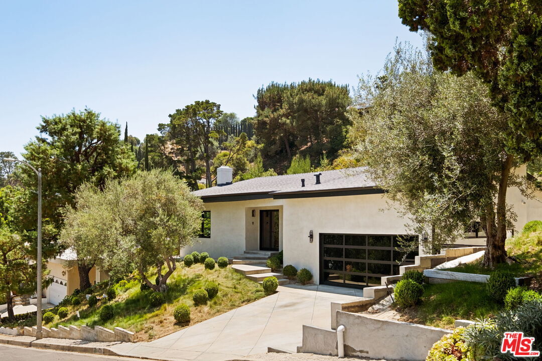 Foto principal - 8628 Edwin Dr