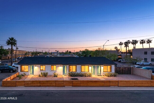 Foto del edificio - 2444 E Willetta St