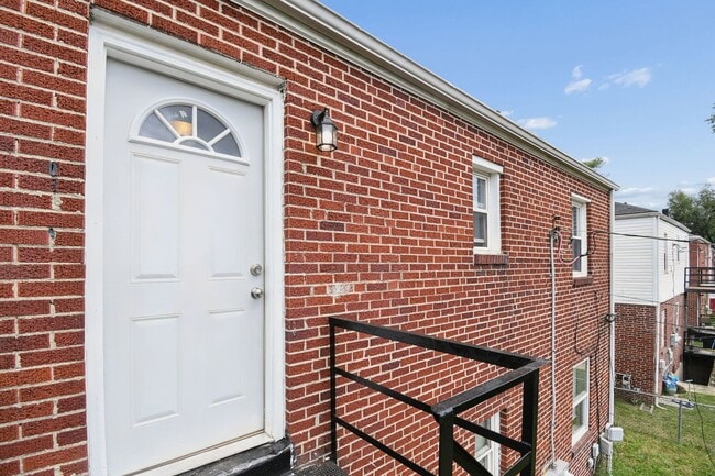 Building Photo - 375 S Chase Ave