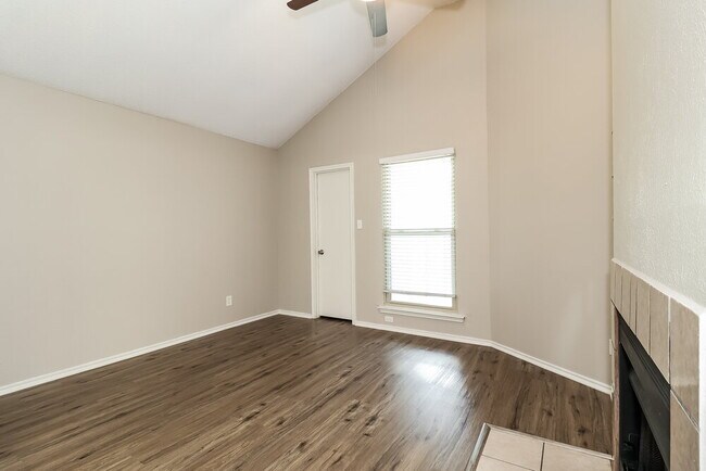 Building Photo - 2618 Butterfield Dr