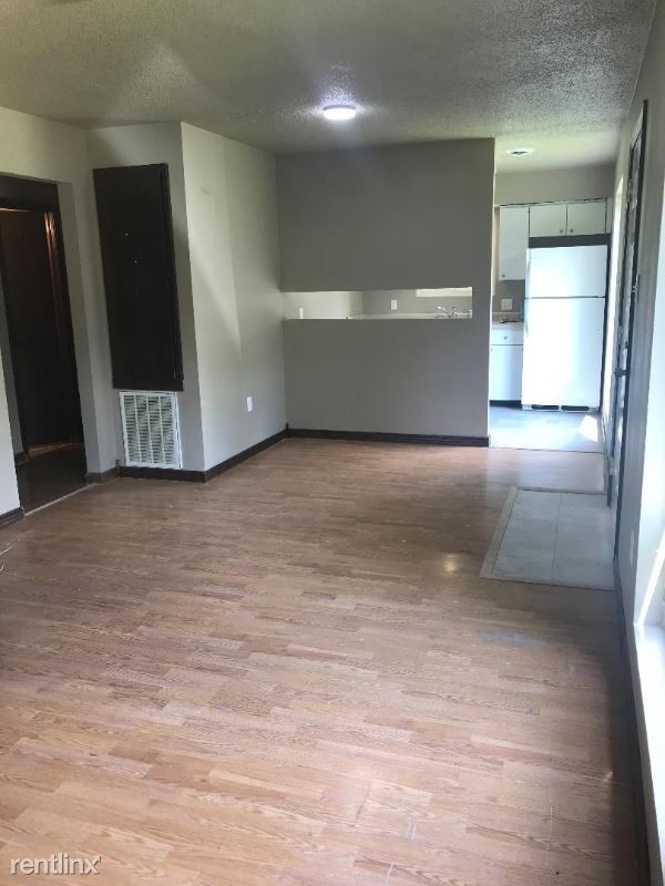 Building Photo - 2 br, 1 bath Apartment - 705 E M St A Unit A