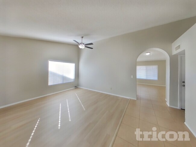 Foto del edificio - 6219 W North Ln