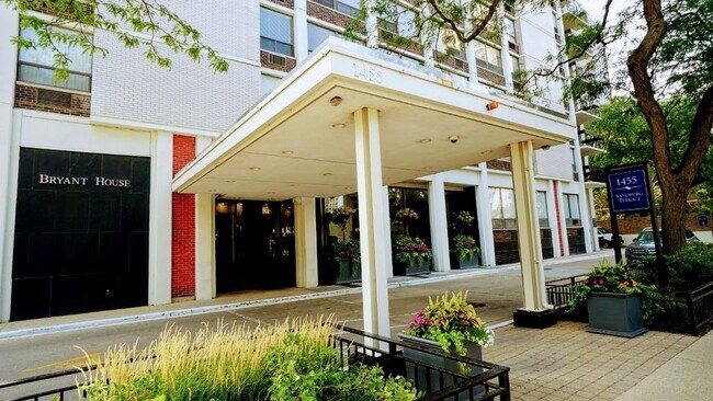 Foto del edificio - 1455 N Sandburg Terrace