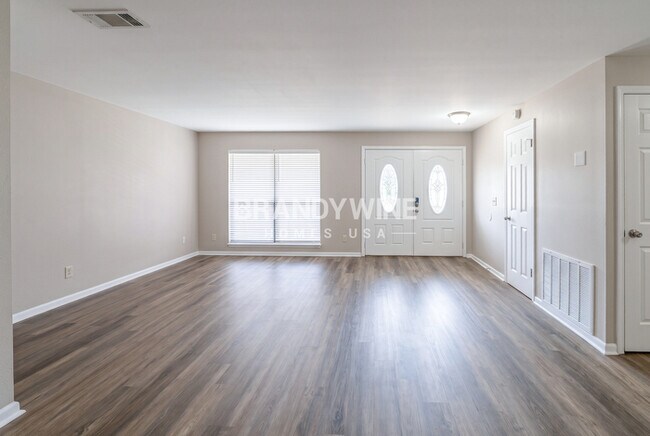 Building Photo - 6623 Kinlock Dr W