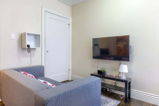 Building Photo - 935 Jervis St