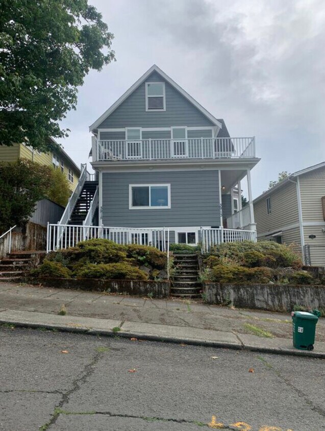Stairwell on left is access to top unit - 3915 S Edmunds St