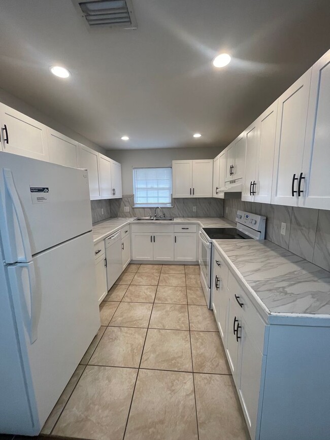 Foto del edificio - 190 Leeswood Cir
