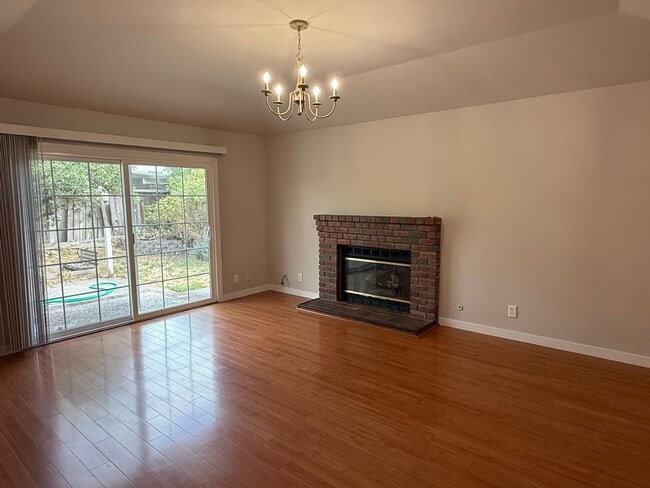 Building Photo - 929 Glenfinnan Way