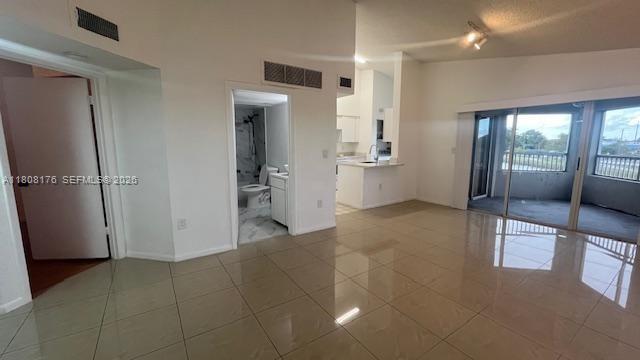 Foto del edificio - 2881 N Oakland Forest Dr