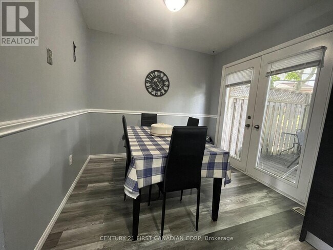 Photo du bâtiment - 70 Chapman Ct