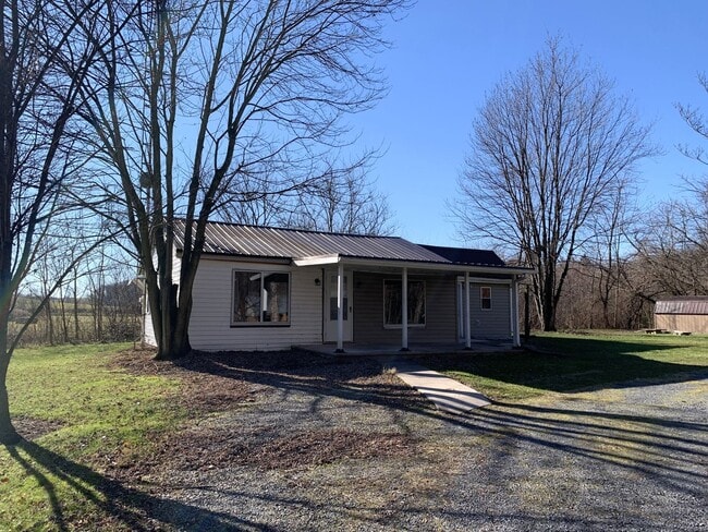Building Photo - Single family home with 3 beds/1 bath