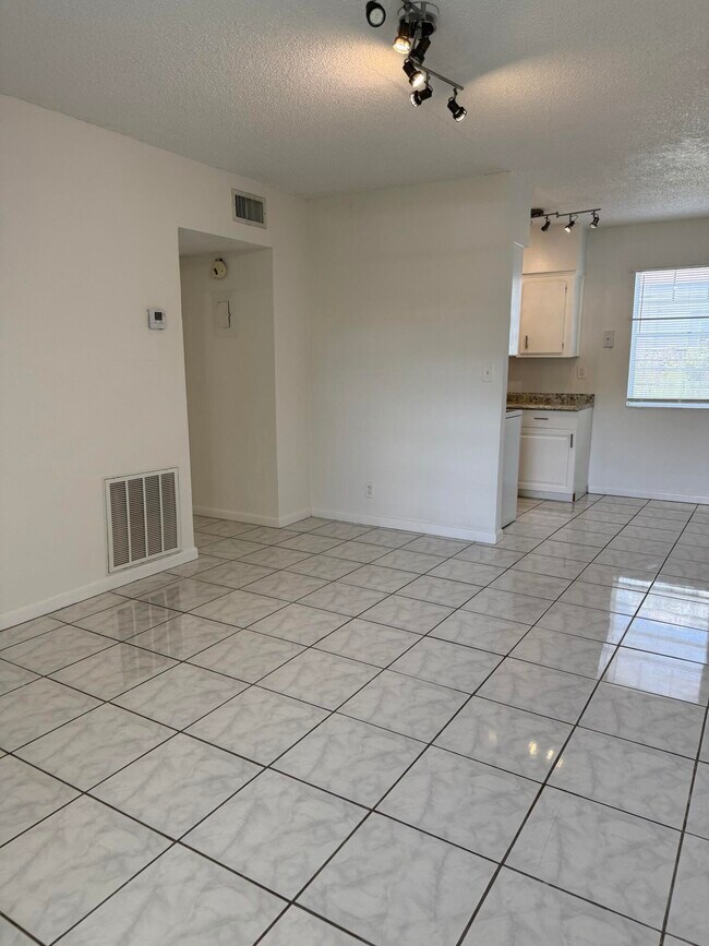 Foto del edificio - 650 SW 15th Ave