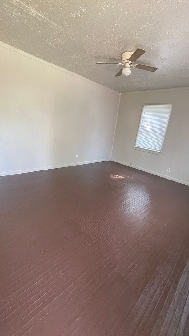 Foto del edificio - 3 bed 1 bath home with 1 car garage.  Move in Ready!