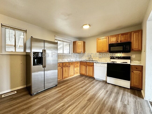 Building Photo - 3801 E 117th Ave