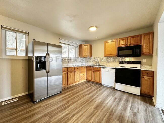 Foto del edificio - 3801 E 117th Ave