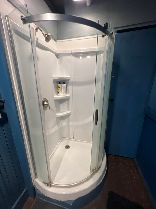 Ducha compartida - 44 E Bacon St