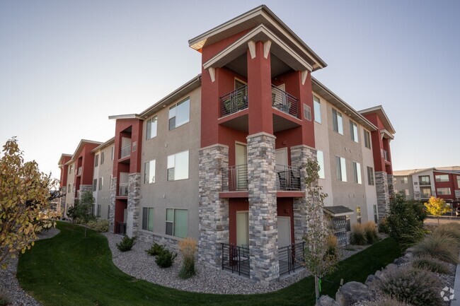 Building Photo - The Falls at Snake River Landing