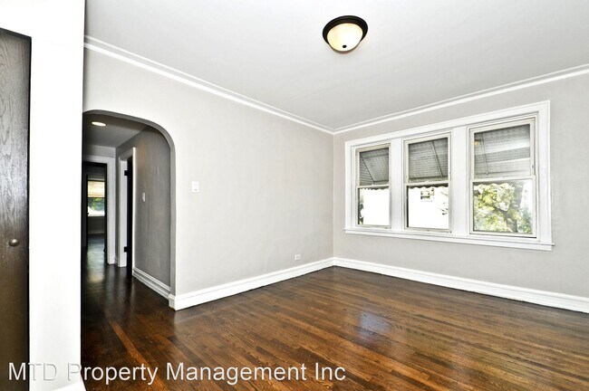 Building Photo - 3856 W Diversey Ave