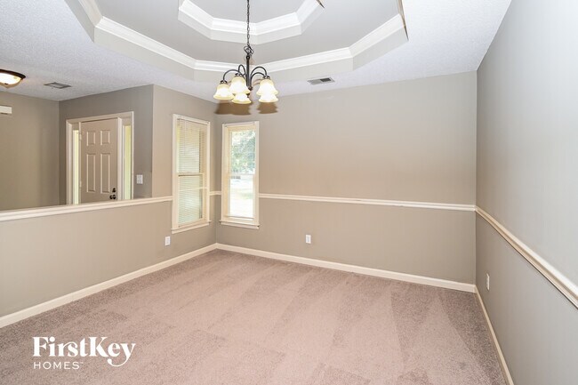 Building Photo - 5802 Millers Pond Ln