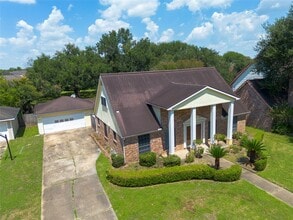 Building Photo - 2902 Meadowcreek Dr