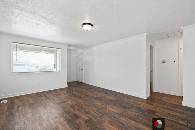 Foto del edificio - Stunning Single Family Home In Excellent M...