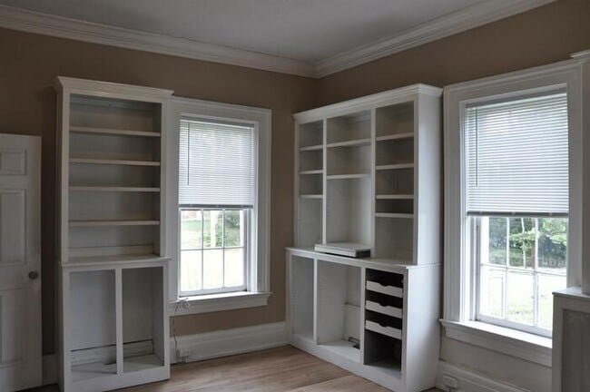 Building Photo - Historic 4 BR/2Ba and Spacious