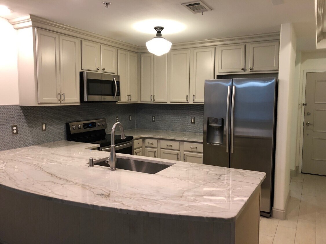 Primary Photo - 2B/2B Condo in Old Bay Village – Upgraded ...