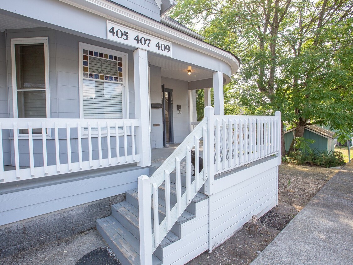 405409 2nd St Unit 409 2nd St, Oregon City, OR 97045 Room for Rent