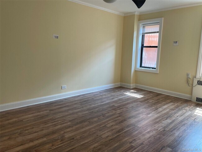 Foto del edificio - 165-20 Highland Ave