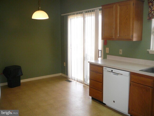 Building Photo - 12 Regency Dr