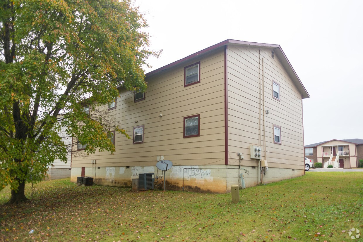 Building Photo - 2225 Jonathan Dr NW