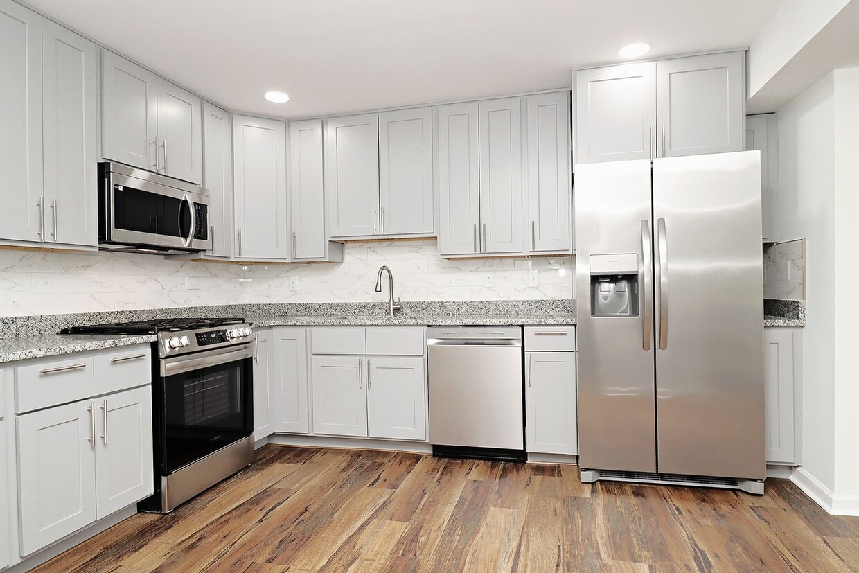 Primary Photo - Beautifully Renovated Downtown Basement Ap...