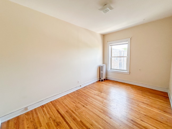 Building Photo - 6540 N Lakewood Ave