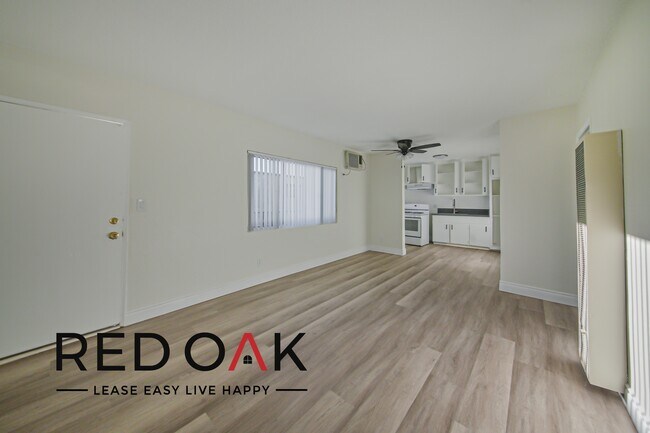 Building Photo - ~1 Month FREE~ Incredible Two Bedroom Floo...