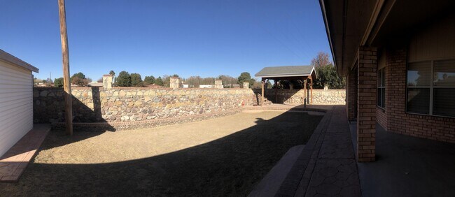 Building Photo - 556 Pinar Del Rio Dr