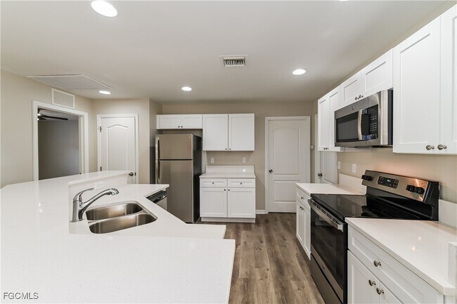 Foto del edificio - 1220 NW 26th Ave
