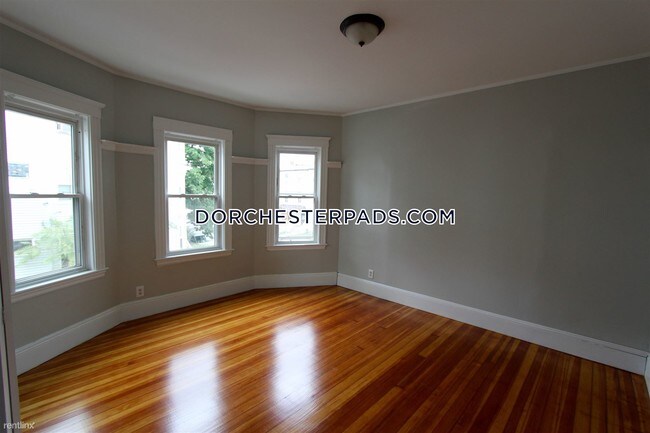 Building Photo - 107 Pleasant St