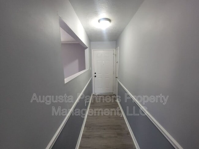 Building Photo - 4536 Hillside Dr